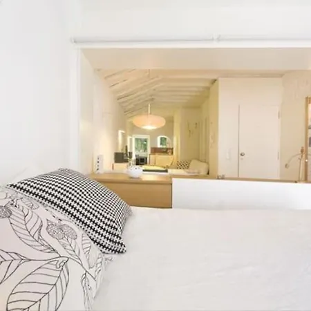 Cosy Santos, Calm Street, Embassies Area Апартаменты *