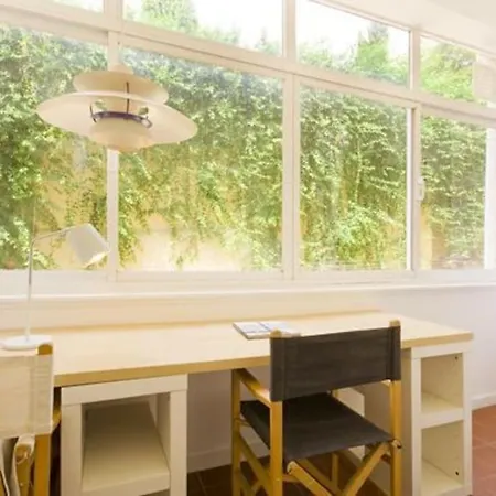 Cosy Santos, Calm Street, Embassies Area Apartment Lissabon