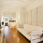 Daire Cosy Santos, Calm Street, Embassies Area *